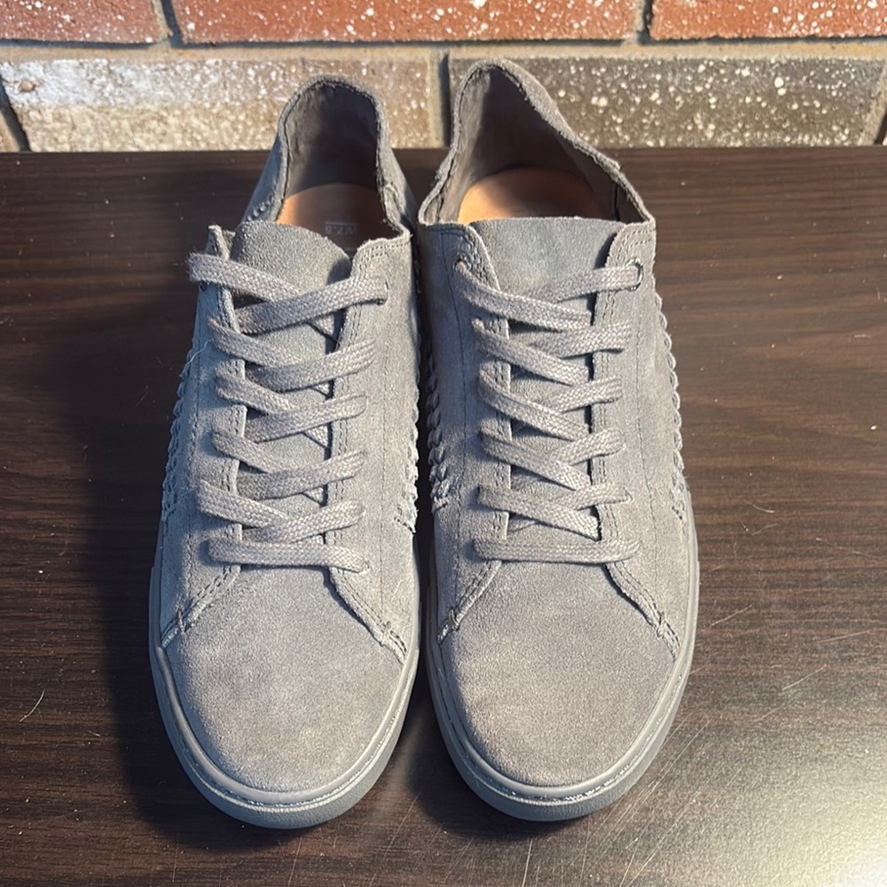 Like New TOMS Suede Sneaker Size 7.5